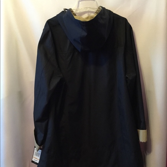 Women’s water repellent jacket. - Picture 2 of 4